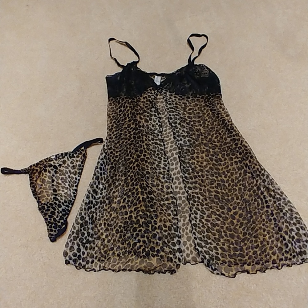 🚫SOLD🚫  Victoria's Secret sheer baby doll set